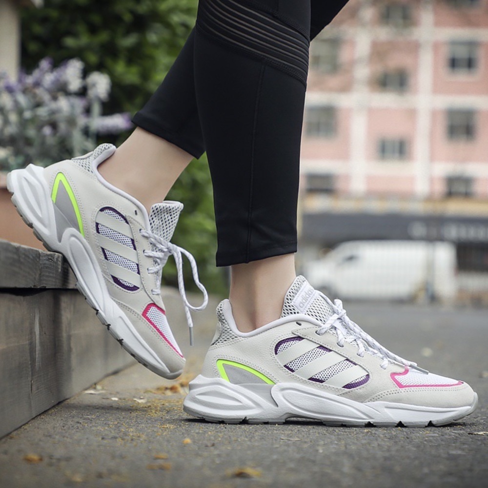 NEW💗🆕 adidas women 90S VALASION SHOES Size 6